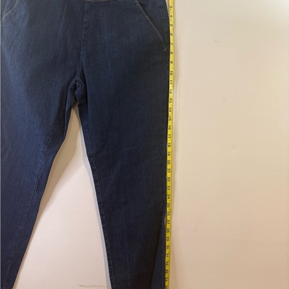 Laura Scott - Picture 10 of 14